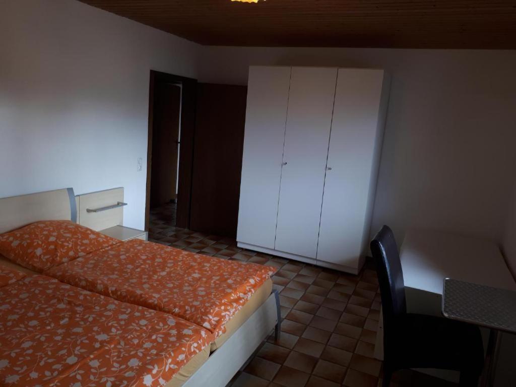 Karl-Stieler-Str. One Room In A 2 Room Appartment ; Lot Space Bruckmühl Extérieur photo